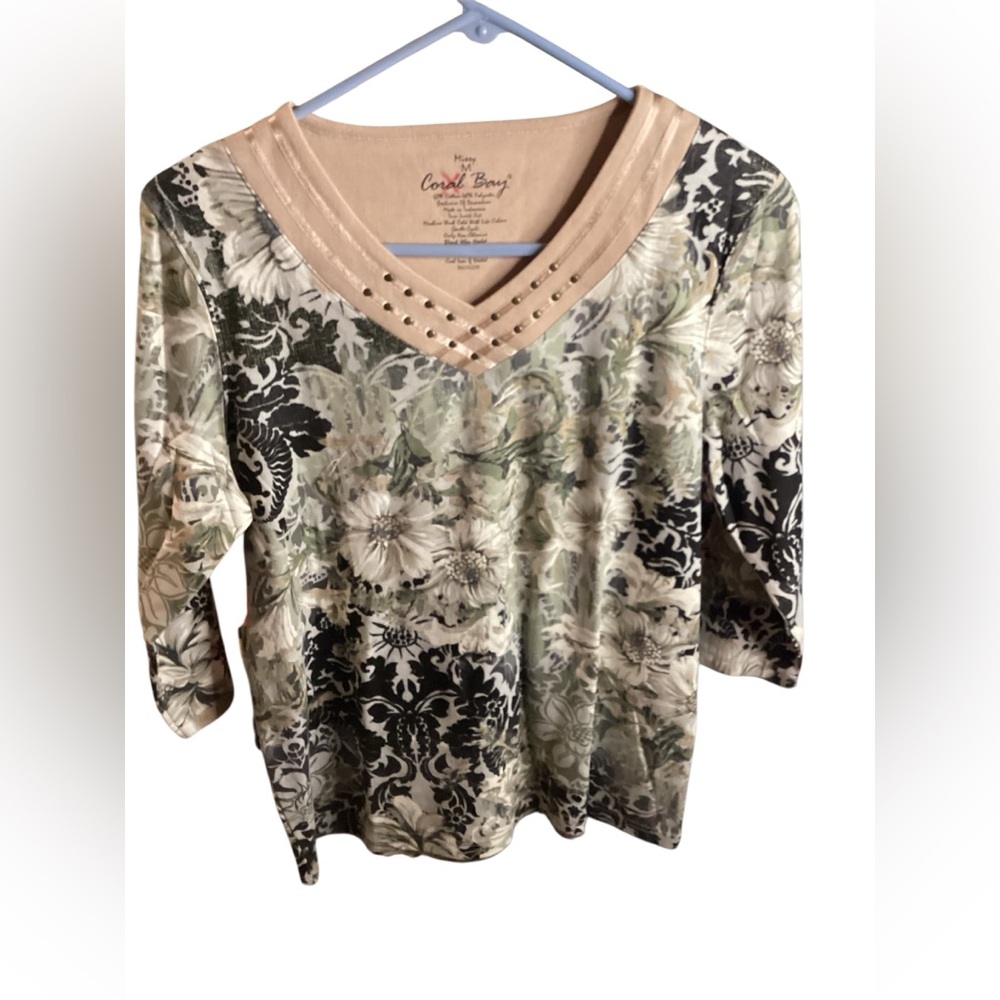 Coral Bay Women's Floral Blouse - Black, Cream, and Green
